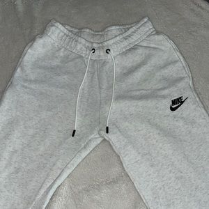 White Nike sweatpants jogger